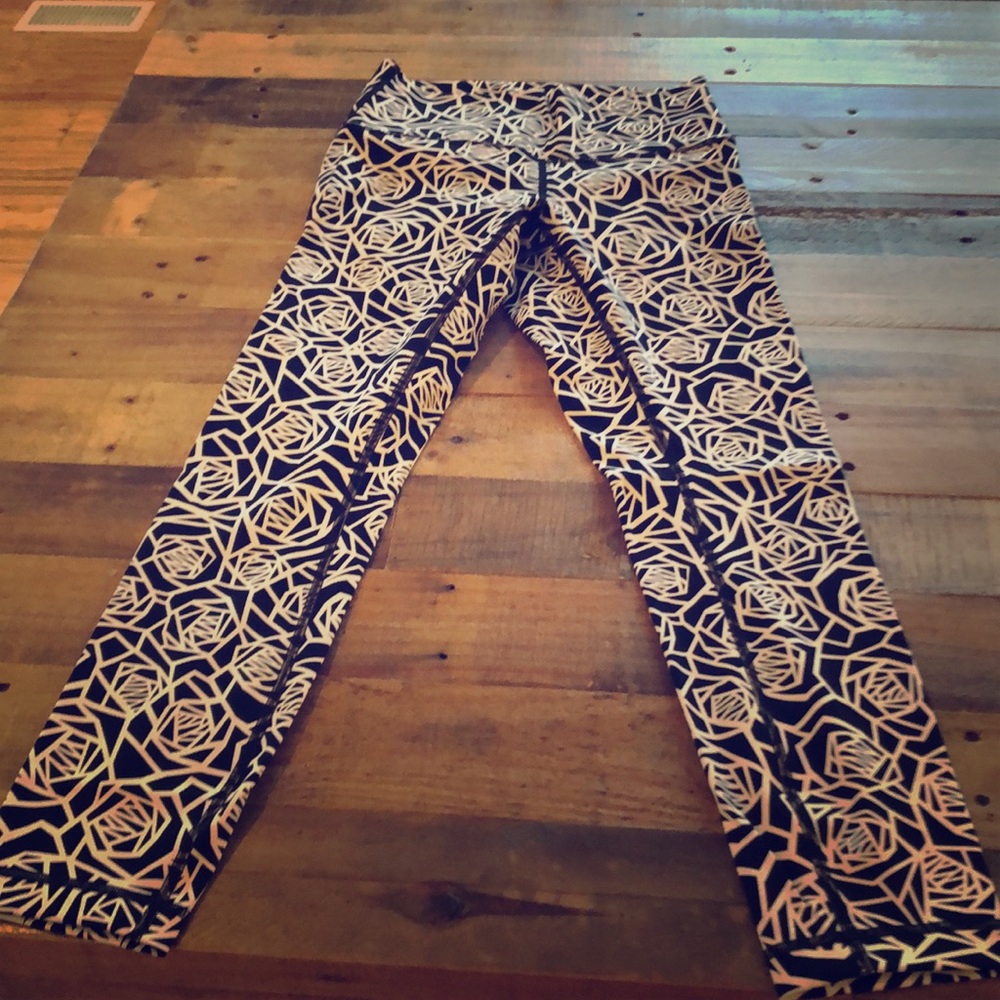 Lululemon size 6